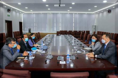 НҮБ-ын Хүнс, хөдөө аж ахуйн байгууллагын Монгол дахь Суурин төлөөлөгч Винод Ахужа, Азийн Хөгжлийн Банкны Монгол дахь Суурин төлөөлөгч Павит Рамачандран нарыг хүлээн авч уулзлаа